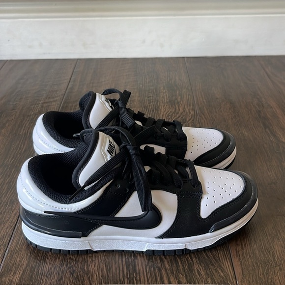 NWT NIKE Panda Dunks Twist! - Picture 4 of 11